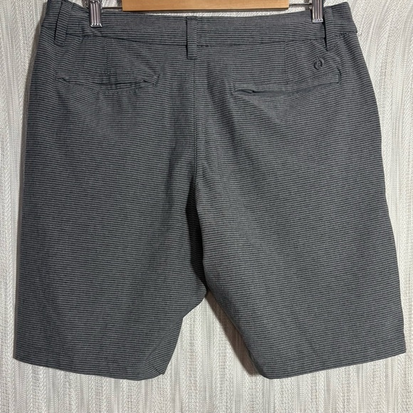Hang Ten Gray Flat Front Shorts Versatile Design - Picture 2 of 3